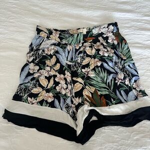 Floral Maje Shorts size 36 - super cute!